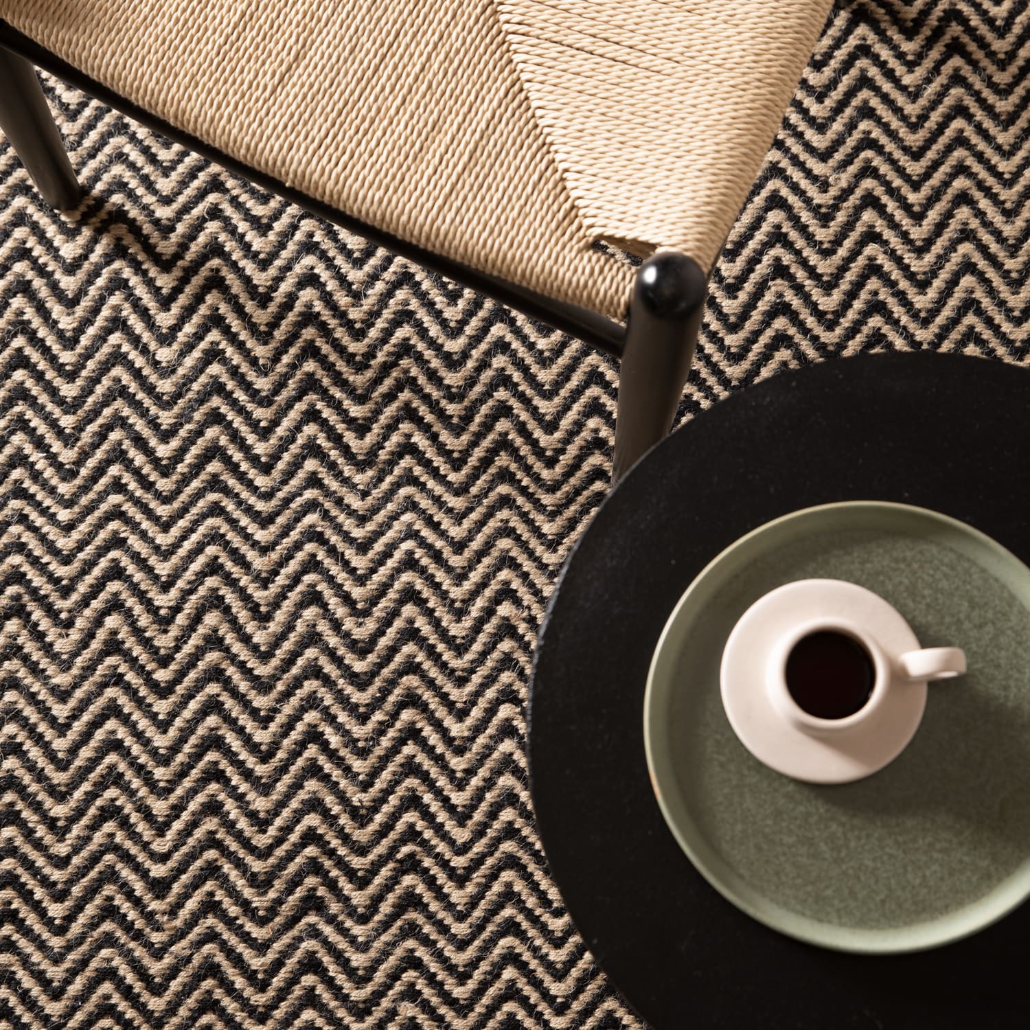 Alfombra Yute Chevron 200x300 Negro - Form Design