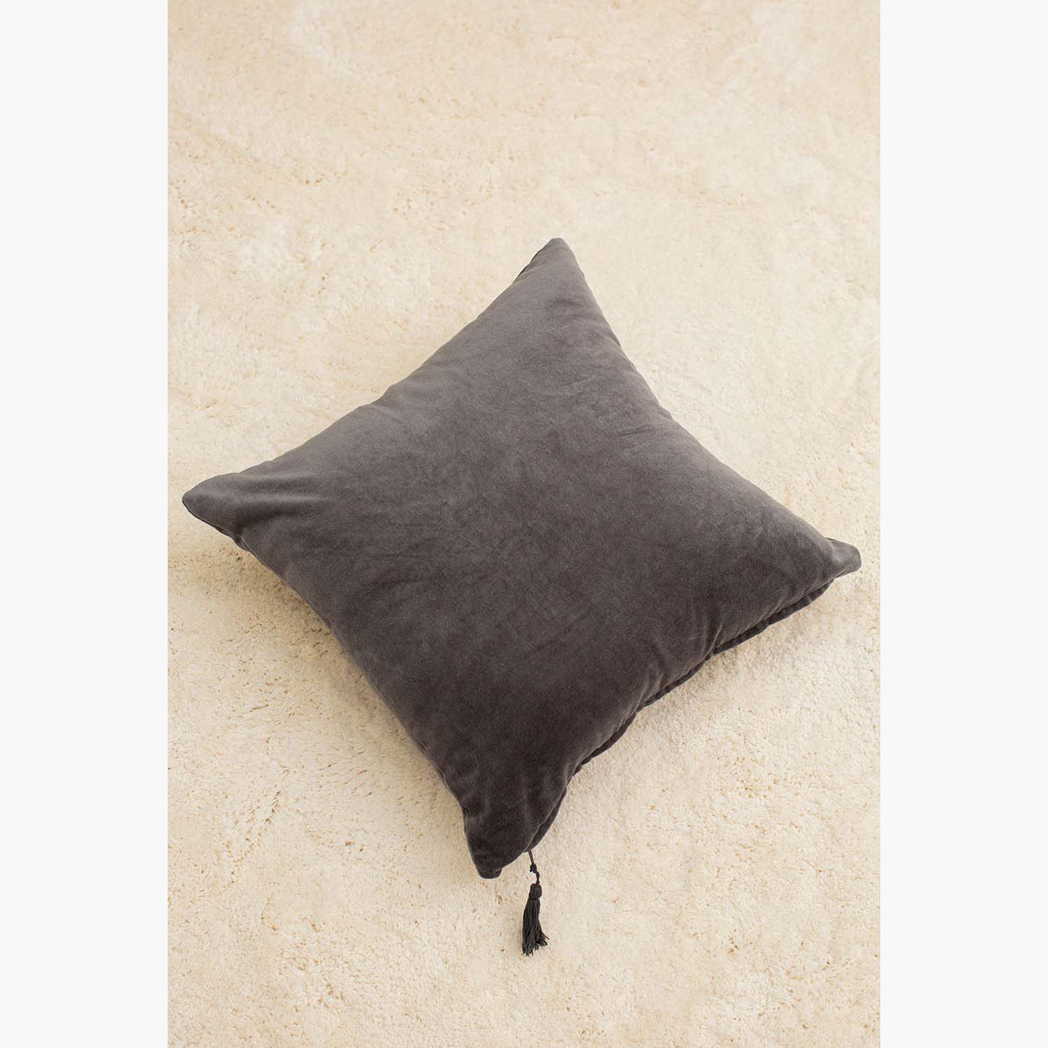 Funda Cojin Velur 60x60 Negro - Form Design