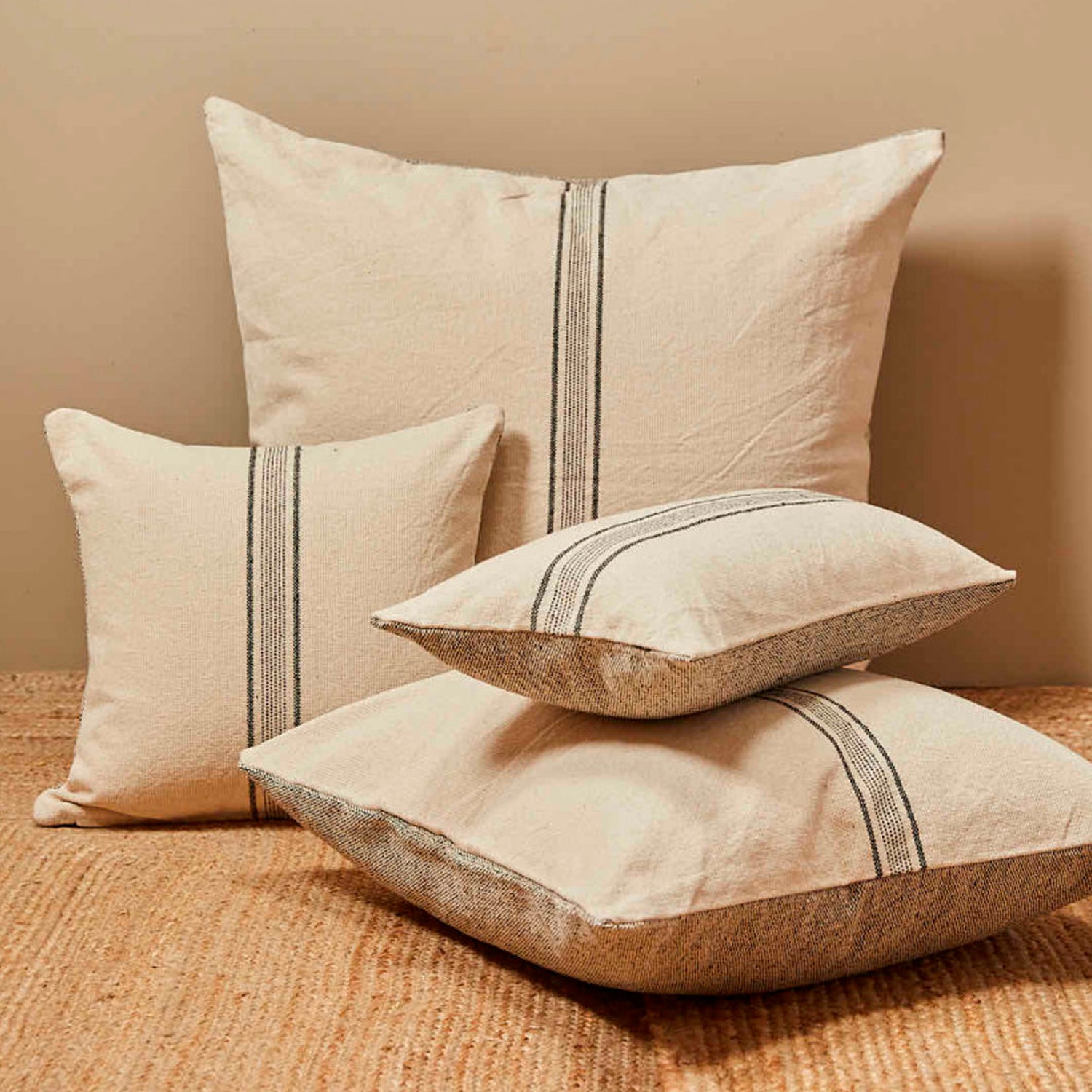 Funda Cojin Capri Negro 80x80 - Form Design