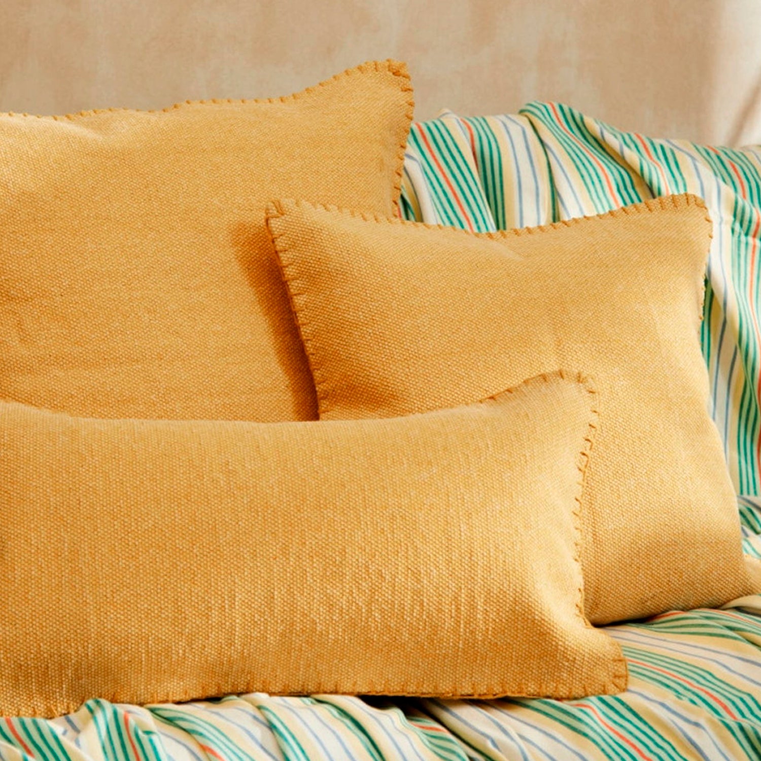 Funda Cojín Asana Amarillo 30x60