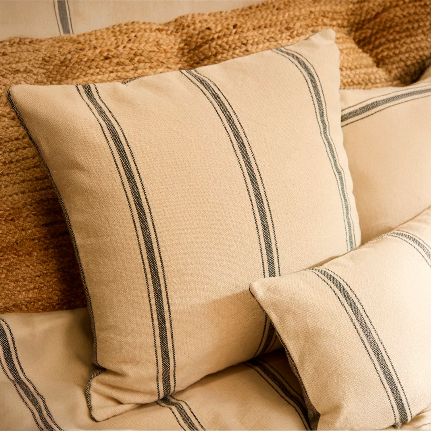 Funda Cojín Bari 60x60 Gris Oscuro