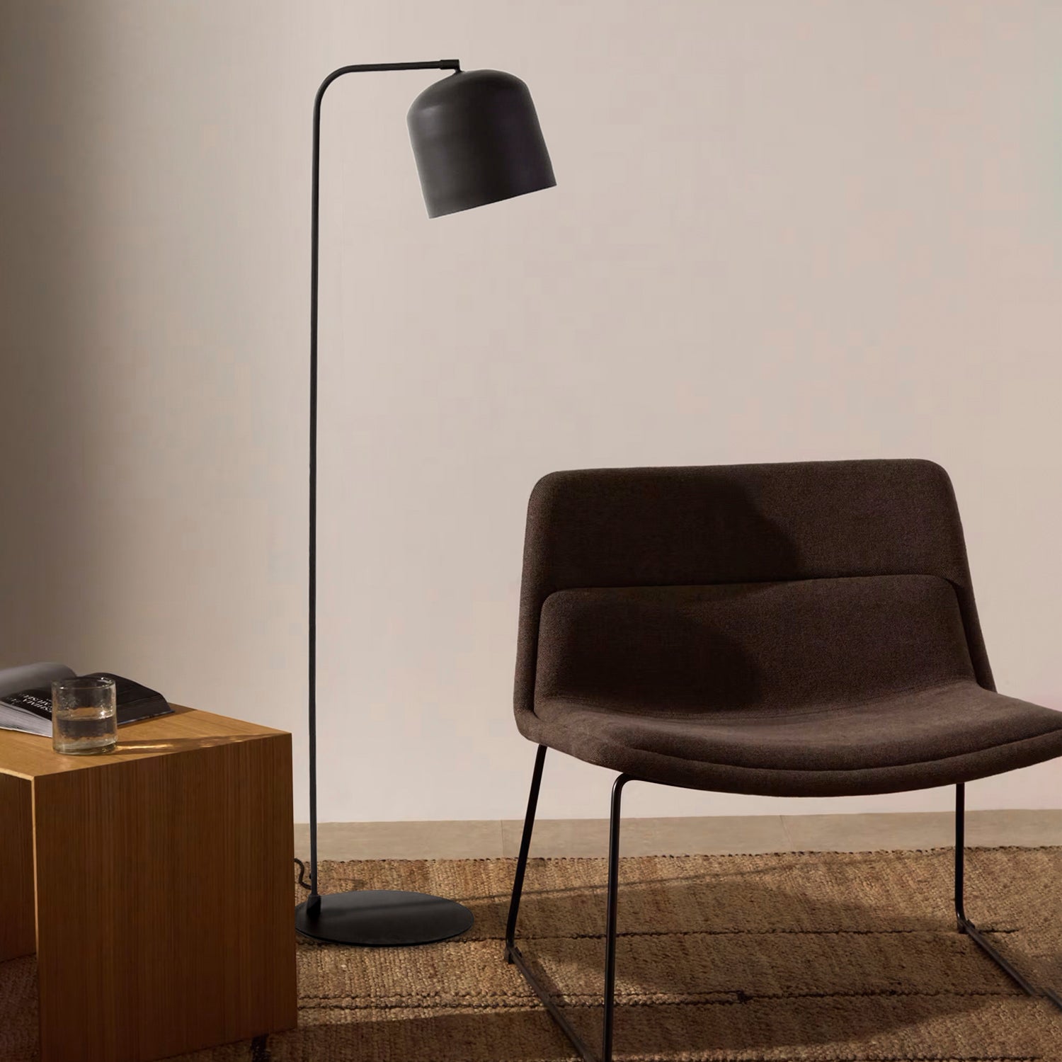 Lámpara de Pie Aleso Negro - Form Design