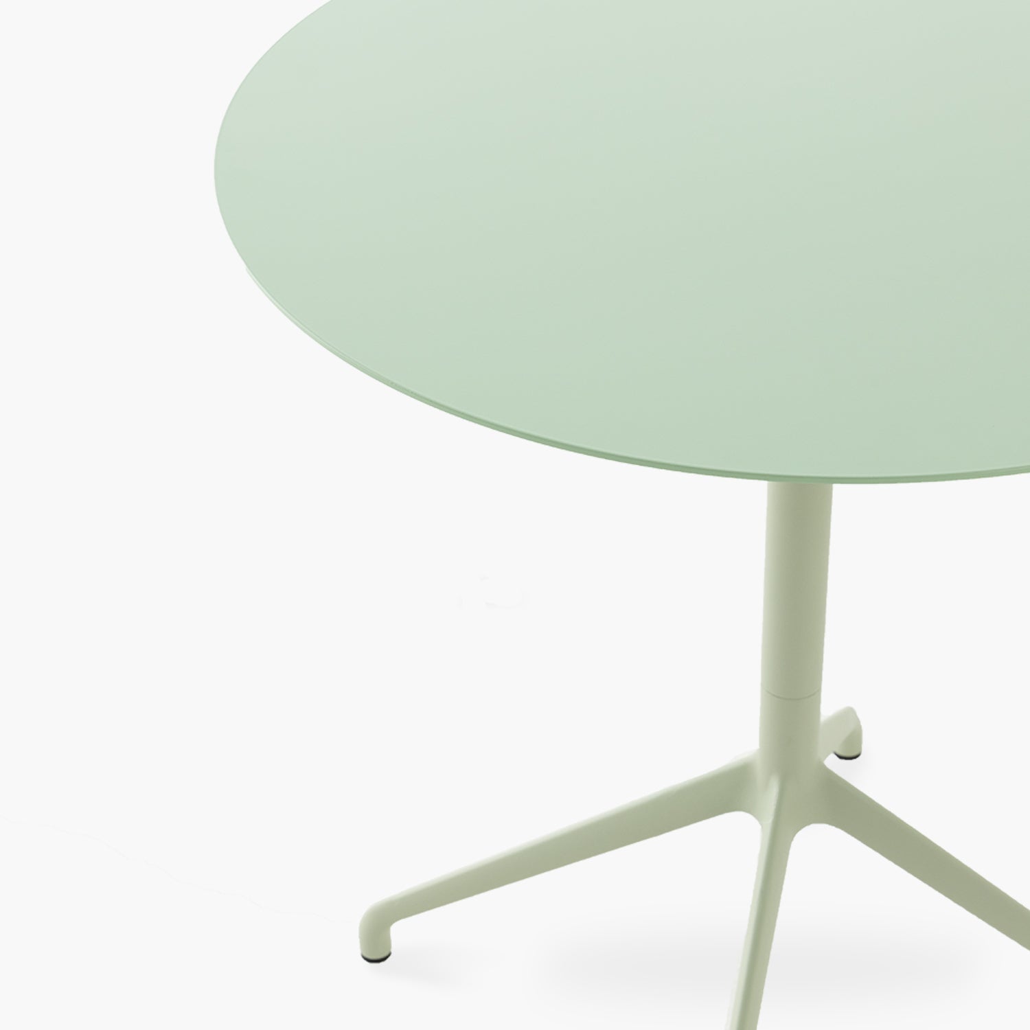 Mesa comedor Liam Menta - Form Design