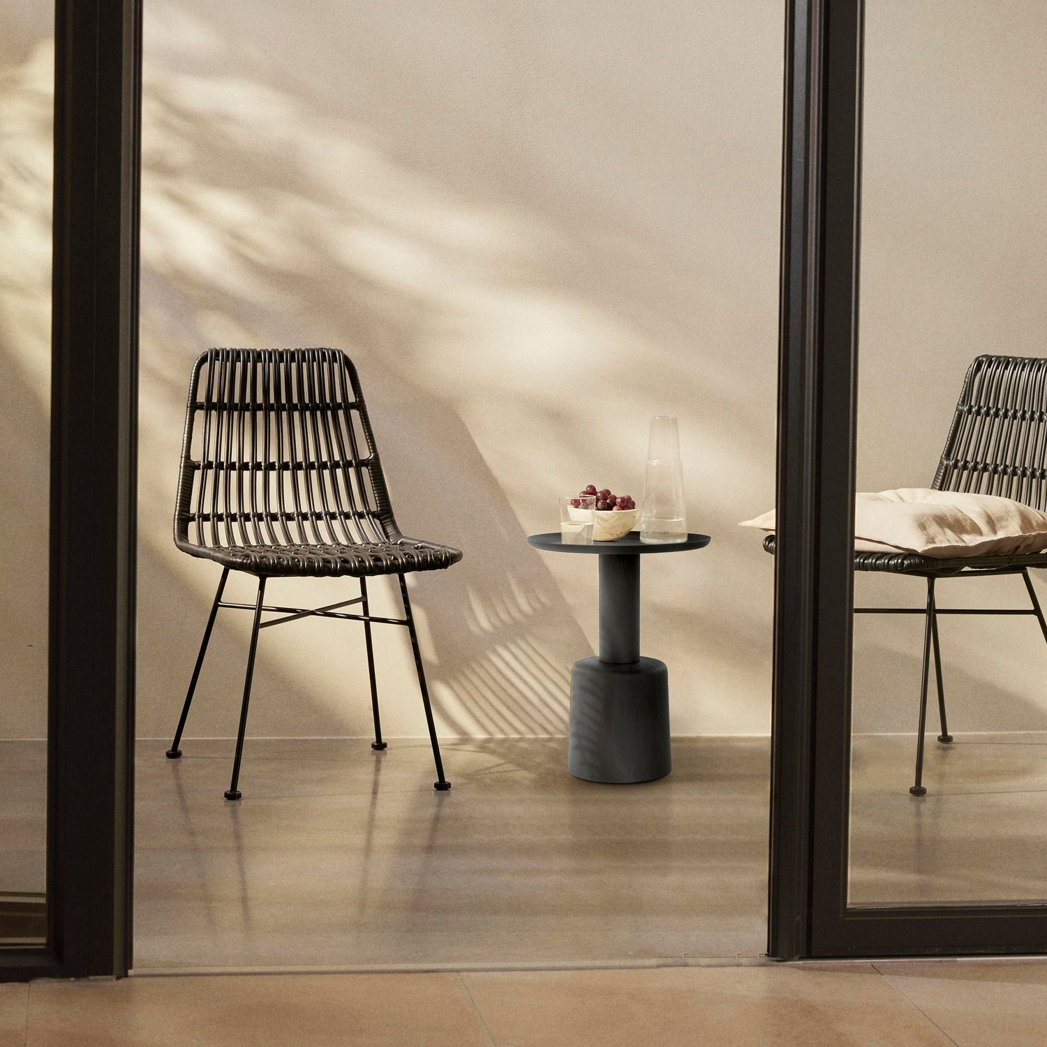 Mesa Lateral Milaki Negro - Form Design