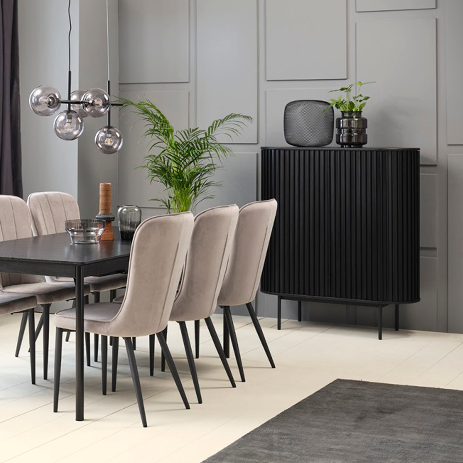 Arrimo Alto Siena Negro - Form Design