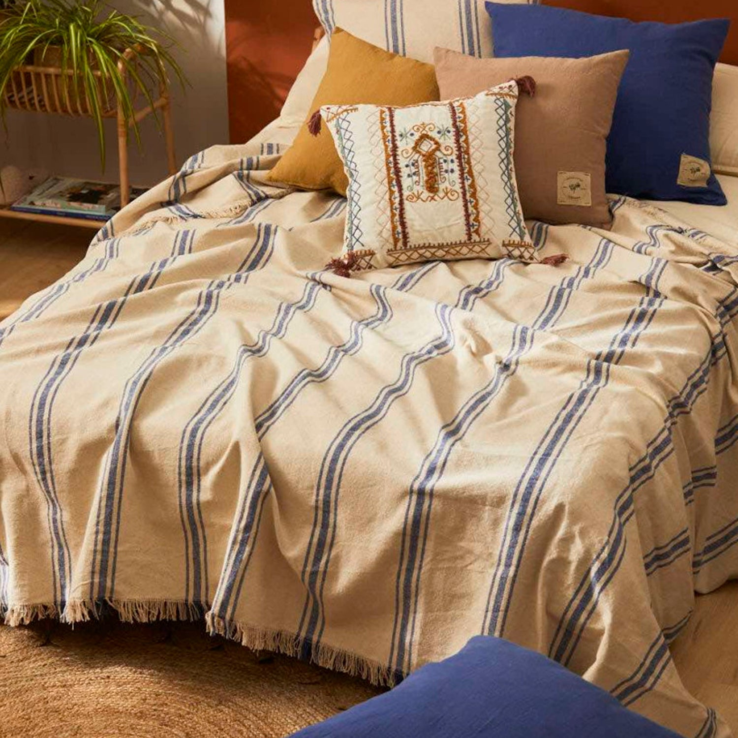 Cubrecama Bari Azul 180x260 (cama 1 o 1 1/2 plazas)