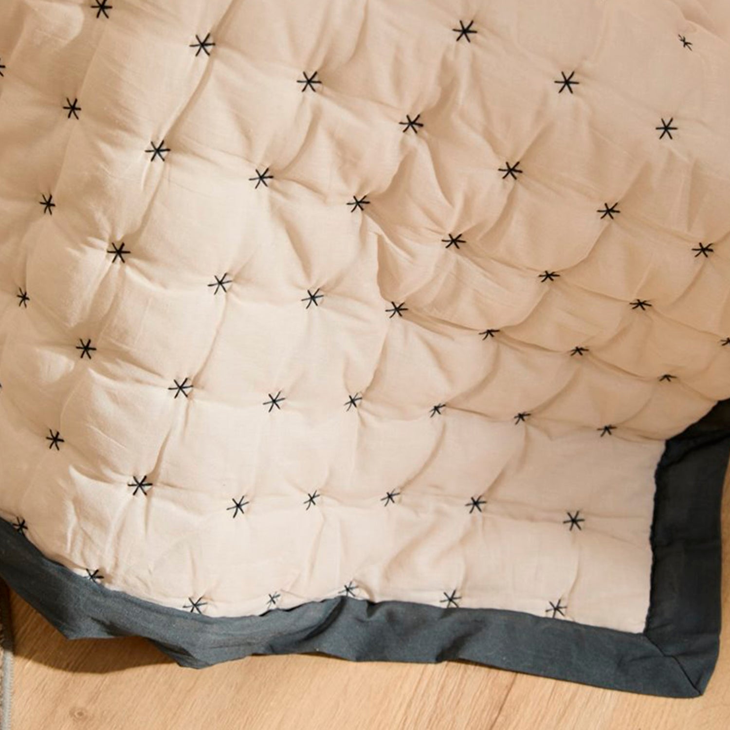 Colcha Nimes 180x260 Crudo (Cama 1 o 1 1/2 Plazas)