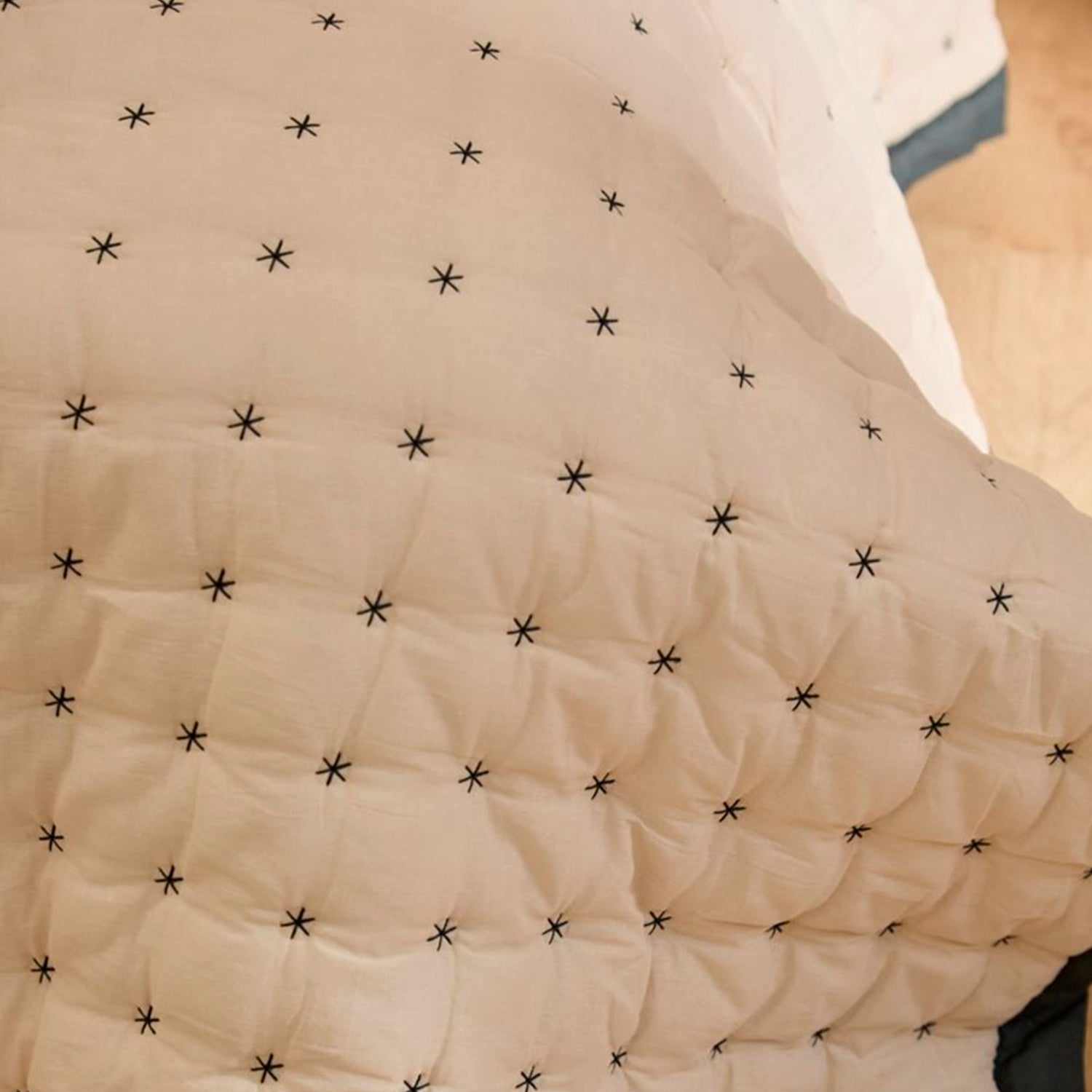 Colcha Nimes 240x260 Crudo (Cama 2 plazas o Queen)