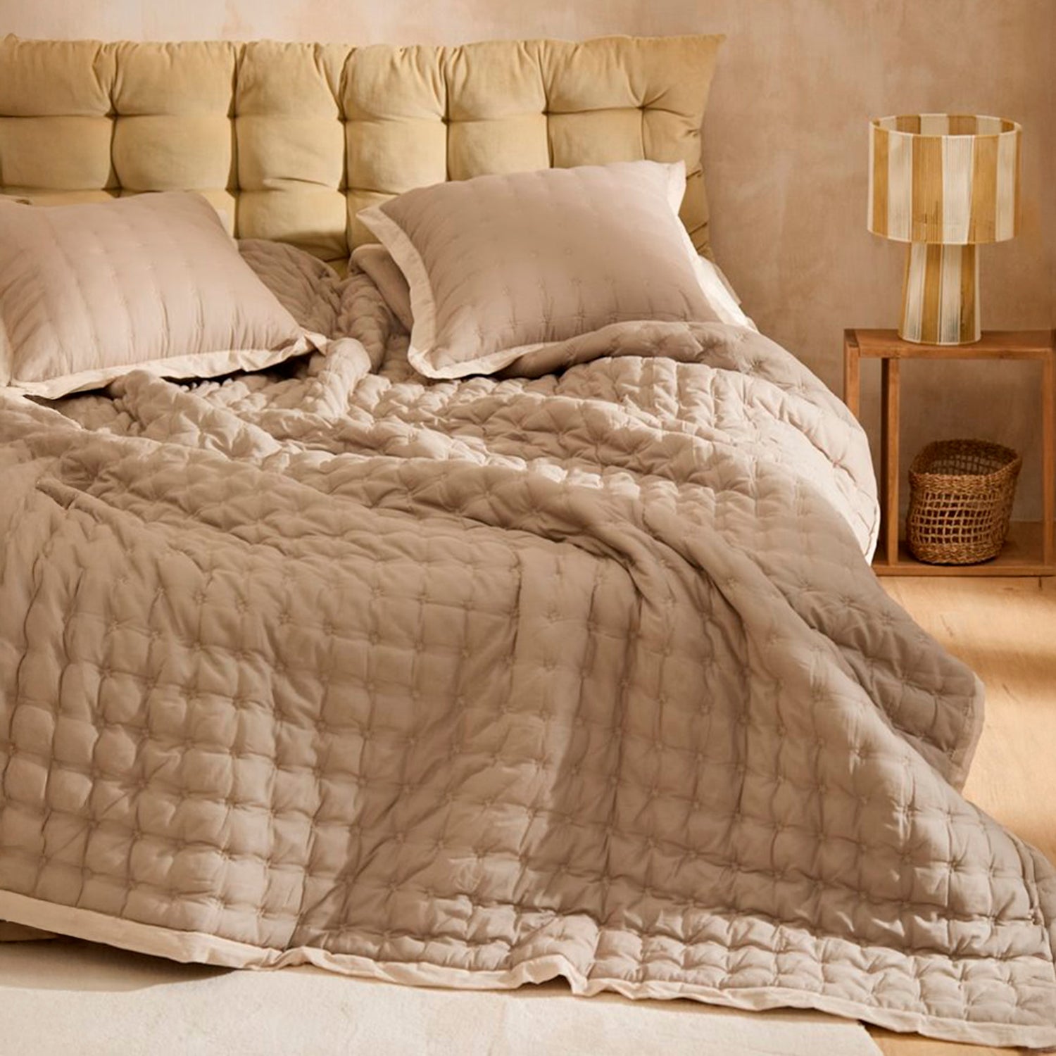 Colcha Nimes 240x260 Beige (Cama 2 plazas o Queen)