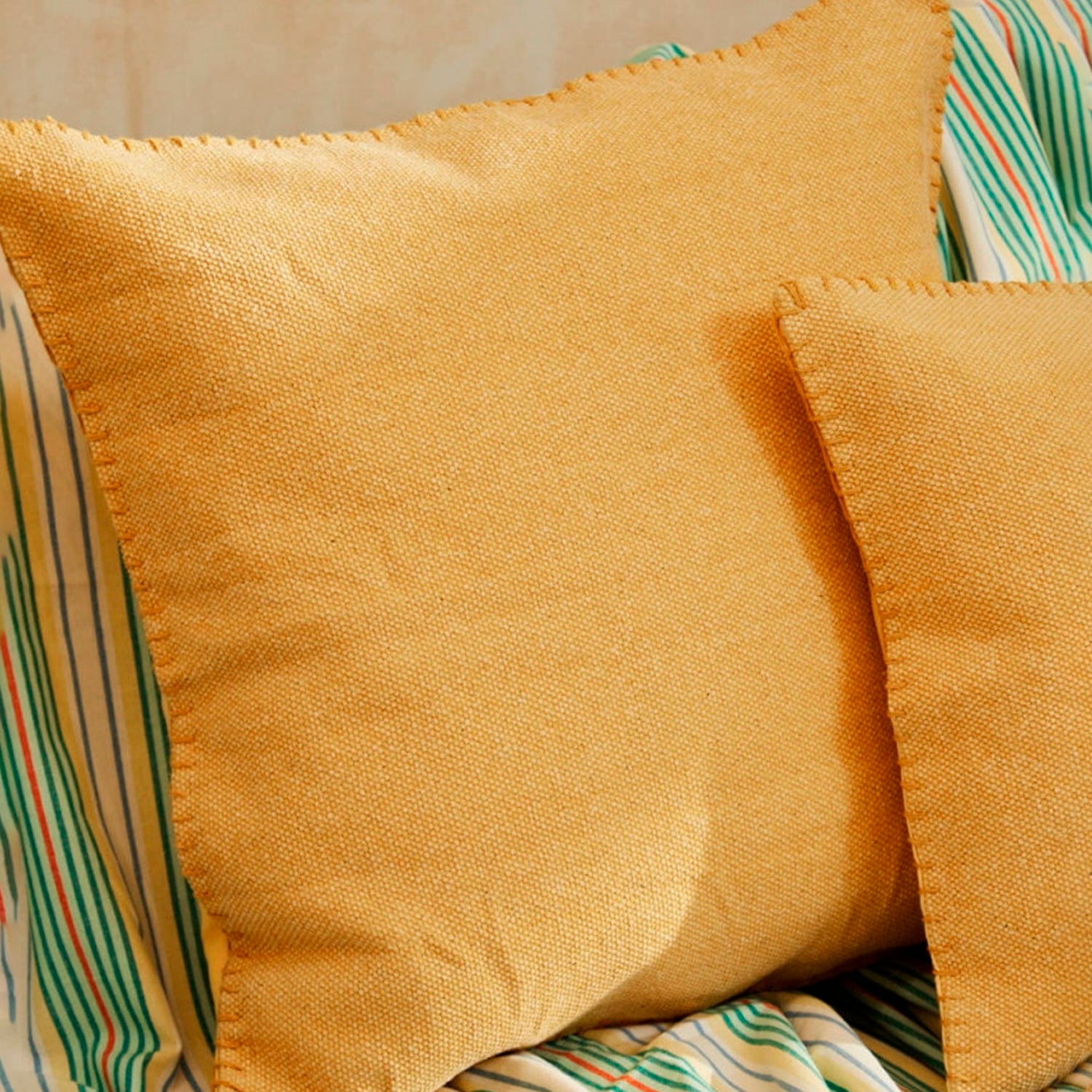 Funda Cojín Asana Amarillo 60x60